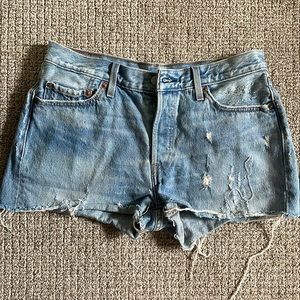 Size 29W
Levi's 501 Jean Shorts